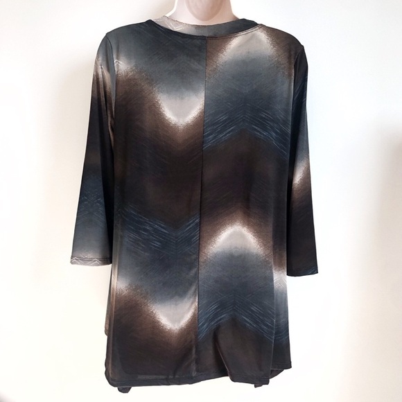 Allie & Rob tie dye shark bite hem 3/4 sle… - Picture 2 of 8